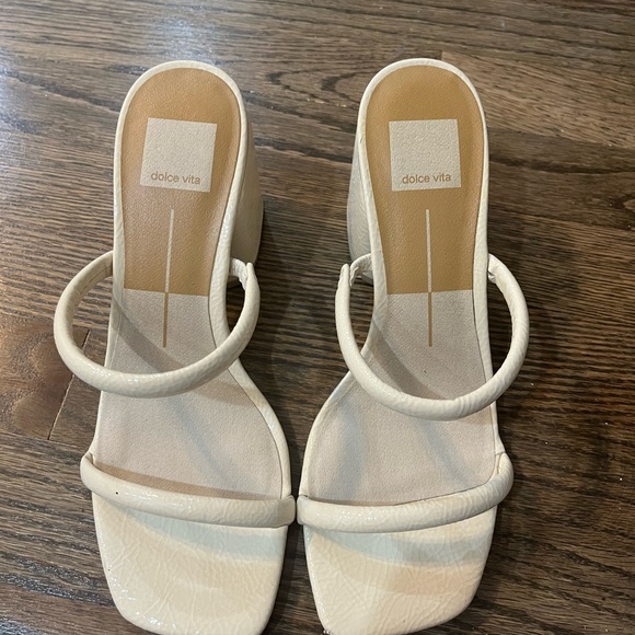 Dolce Vita Cream Block Heel - Picture 1 of 3